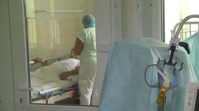 Почти пять тысяч украинцев с СOVID-19 находятся в больницах