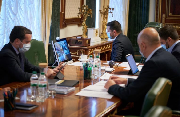 Зеленський: не треба поспішати з продовженням карантину надовго, всі вже втомилися