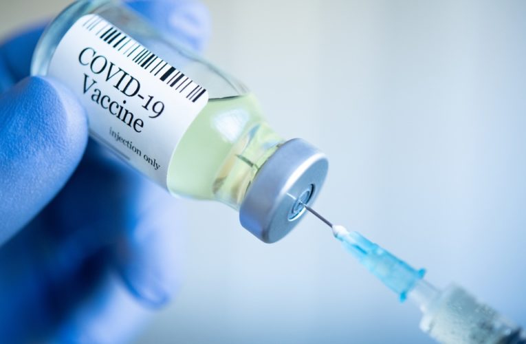 Американская вакцина от коронавируса показала эффективность для пожилых пациентов