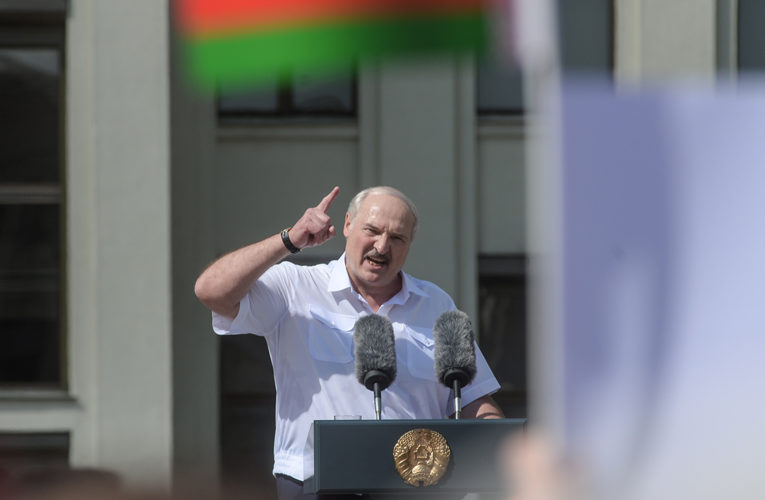 Ви що хочете, щоб ще і Росія відреагувала, — Лукашенко