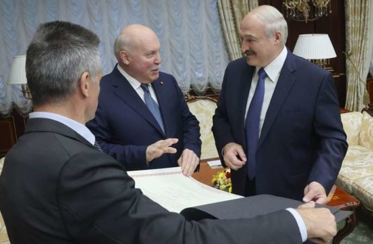 Лукашенко получил символический подарок из Кремля