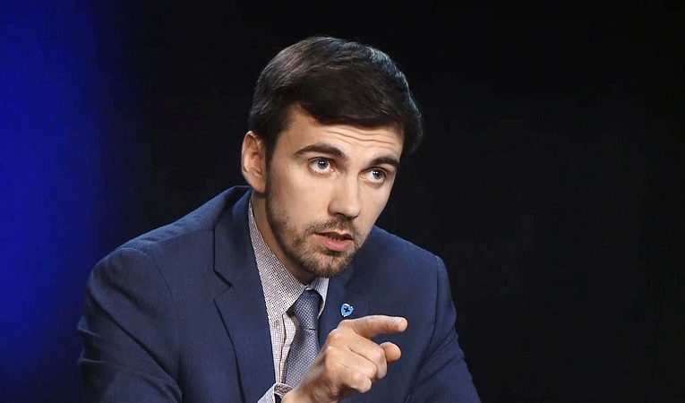 Павло Ковтанюк: Україна летить у сценарій, коли лікарні переповнені, а смертність зашкалює