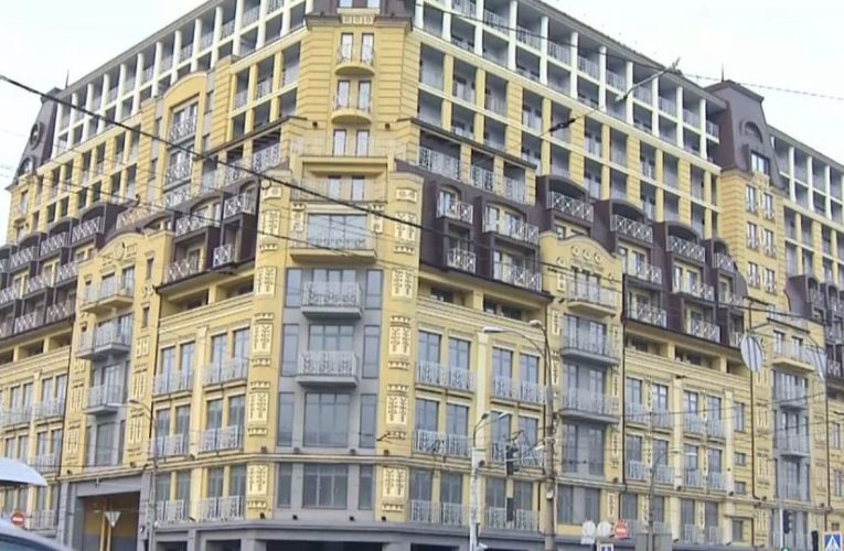 В Киеве требуют снести часть многоэтажек