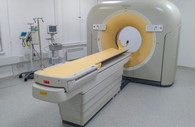 В українських лікарнях мають встановити 161 томограф до кінця року