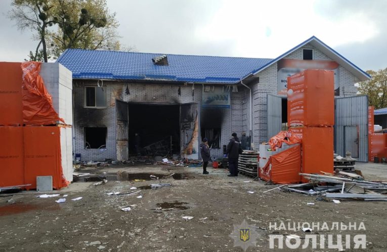 У будівельному магазині на Київщині стався вибух: двоє людей постраждали