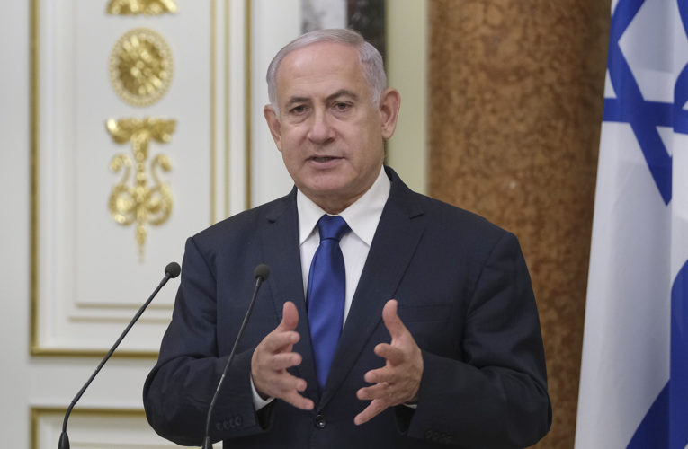 Нетаньяху сделал экспонат из шприца, которым его привили от ковида (Видео)