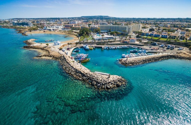 Кипр открывает границы для туристов из всех стран