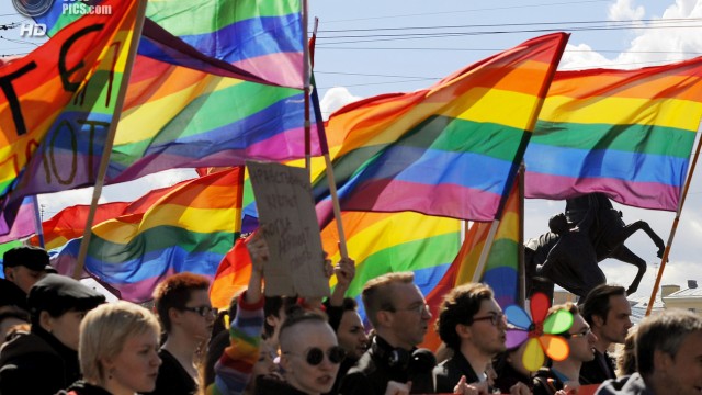 Ватикан отказался благословлять однополые пары