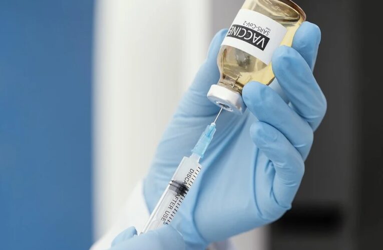 В ВОЗ заявили о возможности коронавируса уклоняться от вакцин