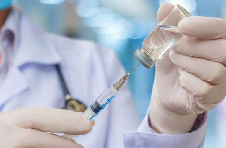 Израильтян начали вакцинировать третьей дозой Pfizer