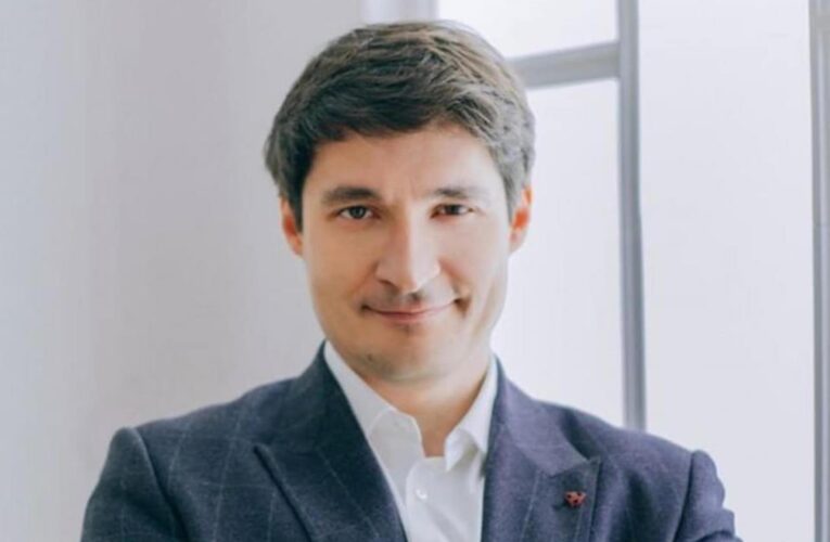 Віктор Таран: посольство США закликало своїх громадян негайно покинути Росію