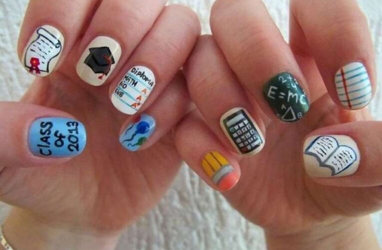 Врач рассказал, какие косметические процедуры опасны для подростков