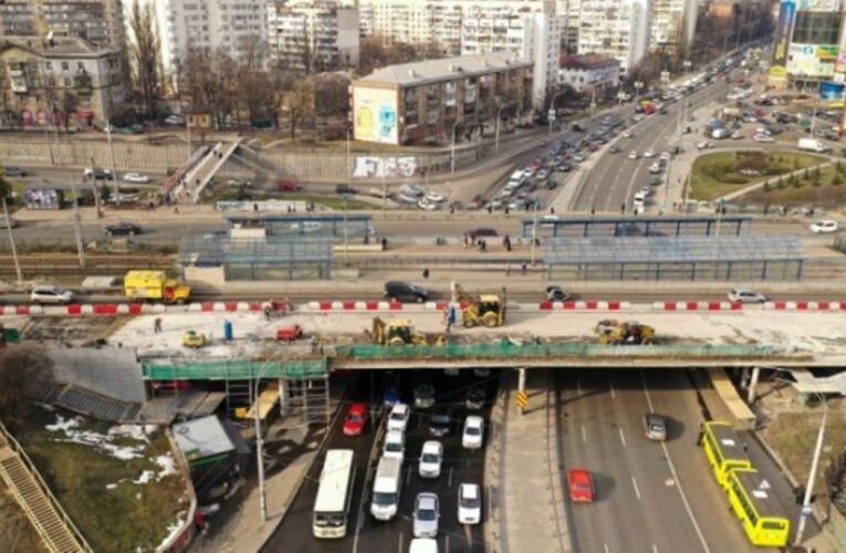 В Киеве перекроют Индустриальный мост: когда и схема объезда