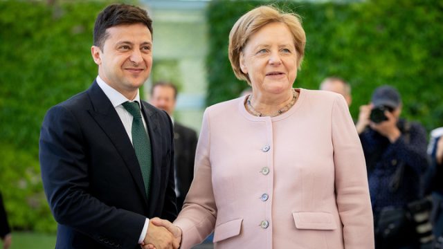 Меркель в Киеве ожидает орден
