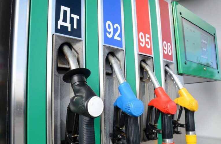 Минэкономики подняло цену на бензин