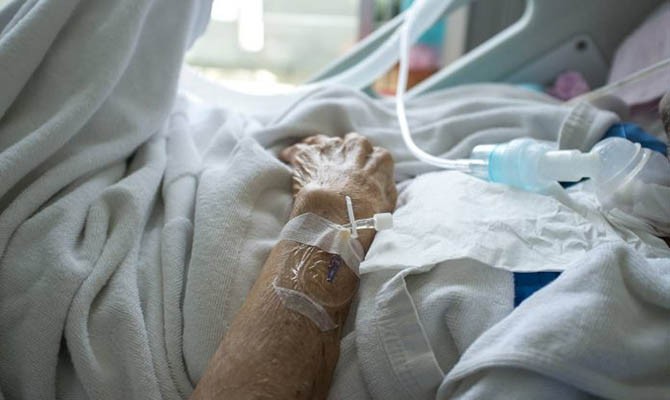 В Украине зафиксирована рекордная суточная смертность от коронавируса