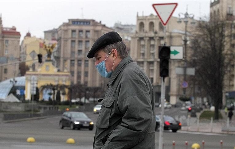 В Украине опять выросли заболеваемость и смертность от коронавируса