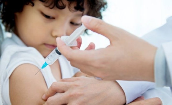 Детей от трех лет будут вакцинировать против  COVID-19