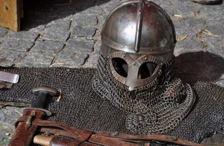 В Турции археологи нашли железную маску римского воина возрастом 1800 лет