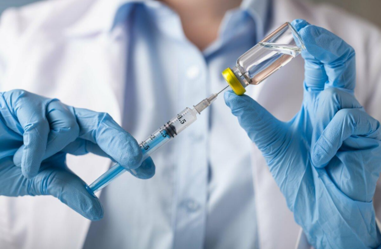 Вакцины, которые не защищают от «Омикрона», назвали ученые
