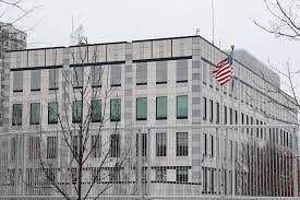Посольство США опять призвало американских граждан немедленно покинуть Украину