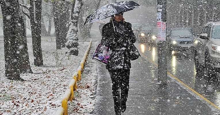 Атмосферные фронты из Европы ухудшат погоду в Украине: штормовой ветер и снег с дождем
