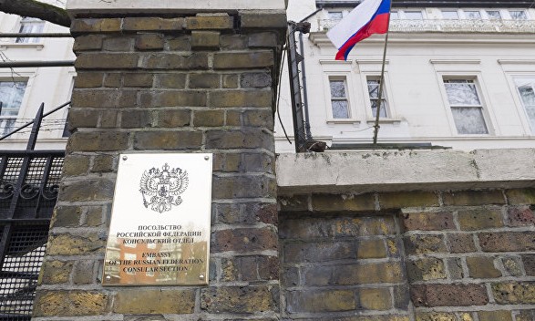 МИД РФ хочет вывезти часть персонала своего посольства из Украины
