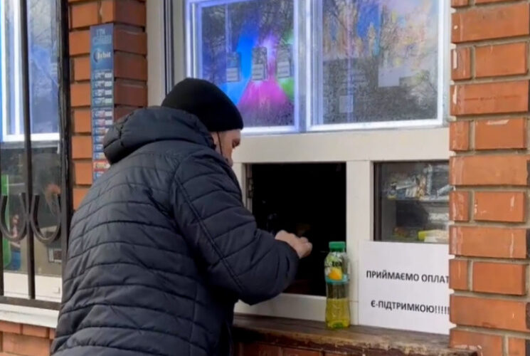 На Киевщине за «Вовину» тысячу продают пиво, сигареты и продукты (ВИДЕО)