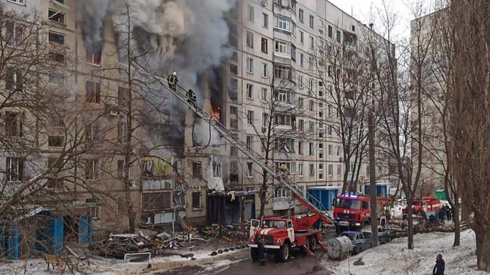 Часть дома, а вторая разрушена – отстраивать Харьков придется с нуля: оккупант бьет по городу, но не уничтожит веру жителей в будущее