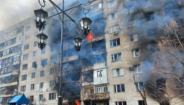 За ночь российские террористы разрушили более 20 жилых домов в Рубежном и Северодонецке