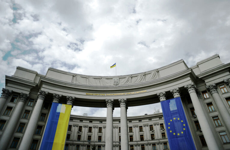 В Киеве возобновили работу 16 диппредставительств