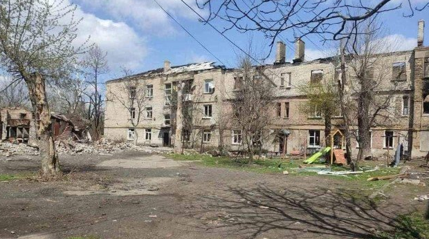 Оккупанты обстреливают дома в Новодружеске