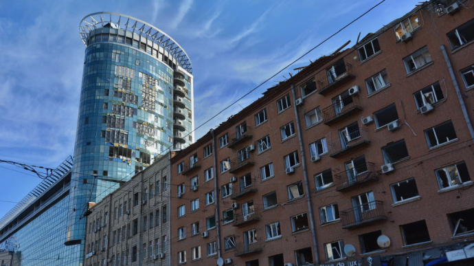 Кабмин выделил 200 млн грн на ремонт квартир, пострадавших от обстрелов