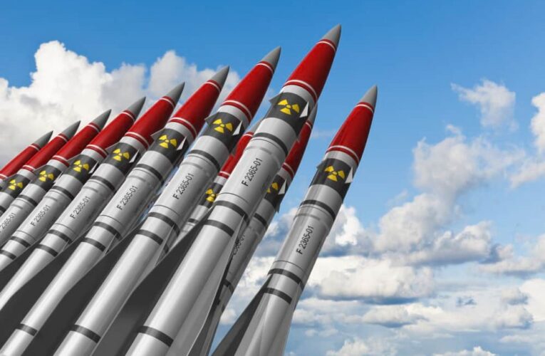 Более 2000 ядерных боеголовок в мире находятся в состоянии повышенной боеготовности