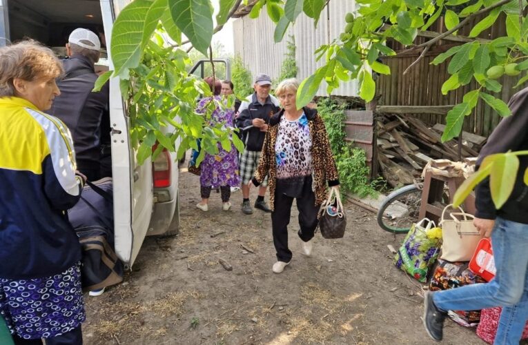 Благодаря успехам ВСУ под Волновахой удается довозить еду и продолжать эвакуацию