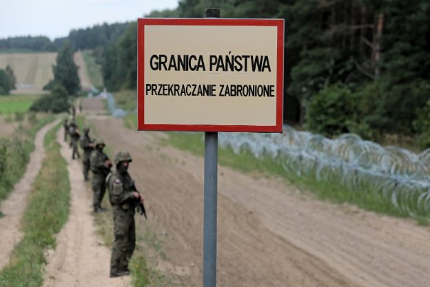 На польско-беларусской границе построили 140-ка километровую стену