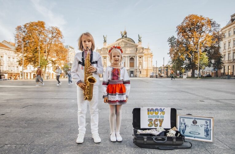 Дитина-рекордсмен: п’ятирічна дівчинка зібрала близько тисячі євро для ЗСУ