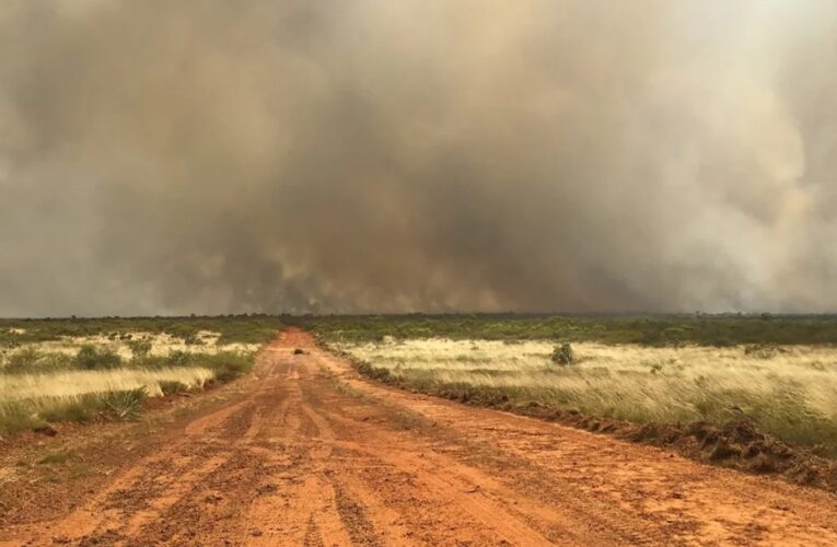 Величезна лісова пожежа охопила центральну Австралію