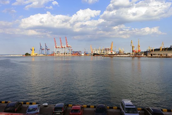 Україна почала експортувати зерно через морські порти Хорватії