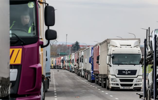 Словацькі перевізники розблокували рух вантажівок на кордоні з Україною