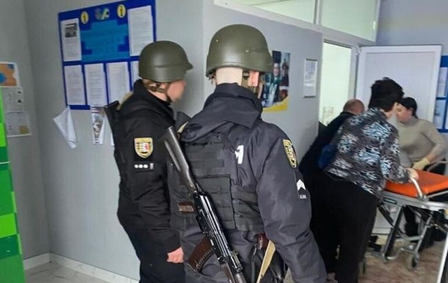 В сільраді на Закарпатті депутат підірвав гранати: 26 потерпілих