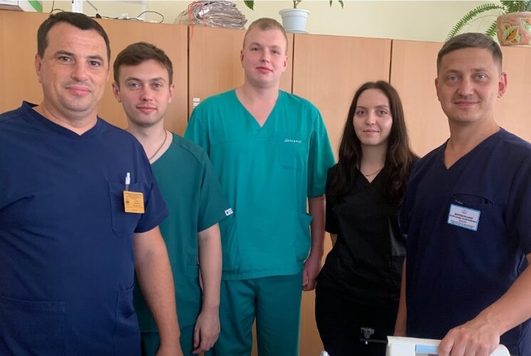 ZDOROVI спільно із USAID забезпечили лікарню сучасними апаратами для вакуумної терапії ран