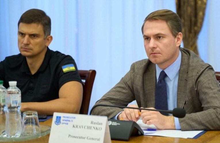 Руслан Кравченко – Генеральний прокурор — прокоментував заяви щодо родичів і своєї команди